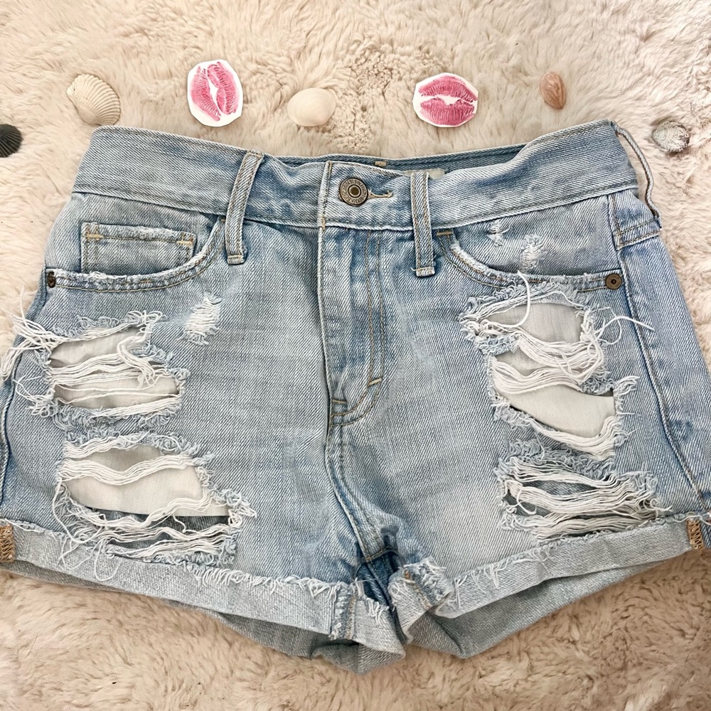 LIGHT WASH DENIM SHORTS🩷